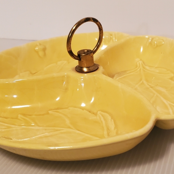 California USA Pottery Divided Dish Leaf Nut Candy Serving No. 4  Yellow VTG MCM - Picture 3 of 8